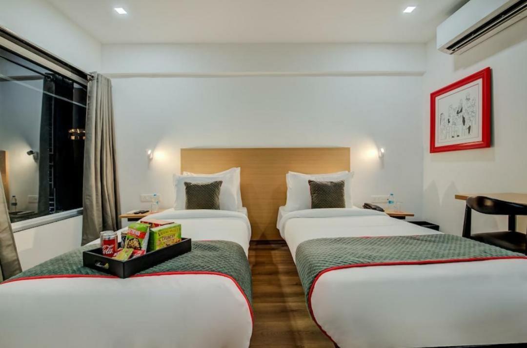 Hotel Town Plaza Poona Buitenkant foto