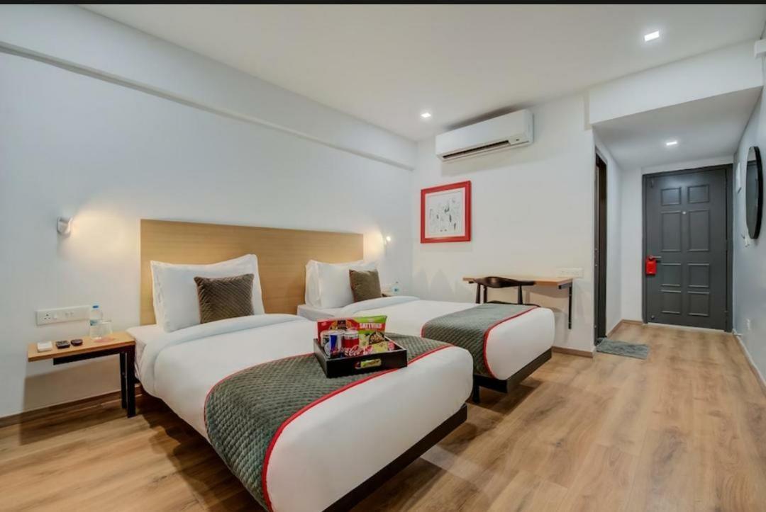 Hotel Town Plaza Poona Buitenkant foto