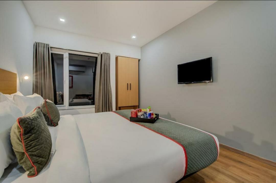Hotel Town Plaza Poona Buitenkant foto